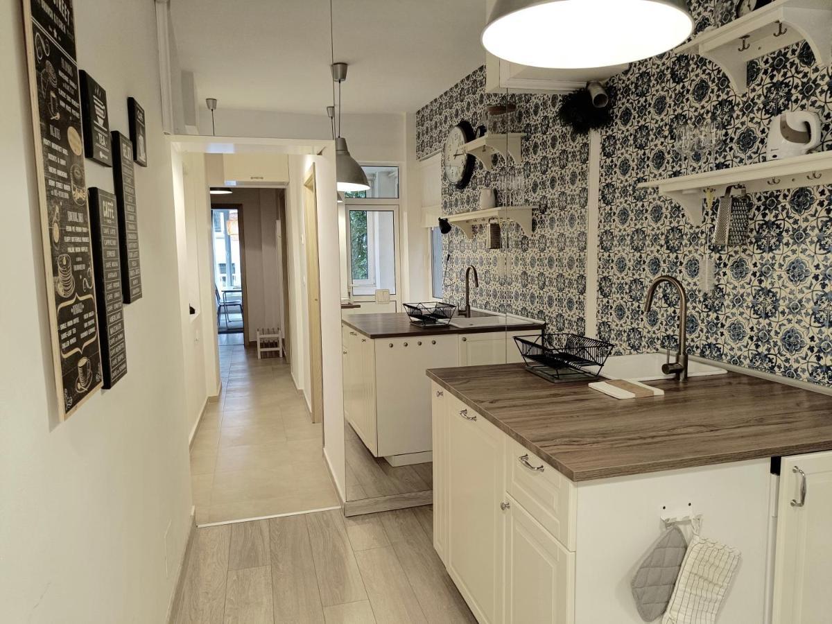 Newly Refurbished Apartment In The City Center Sófia Exterior foto