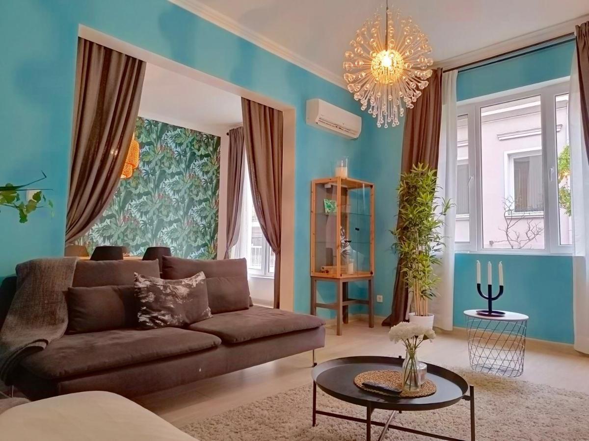 Newly Refurbished Apartment In The City Center Sófia Exterior foto