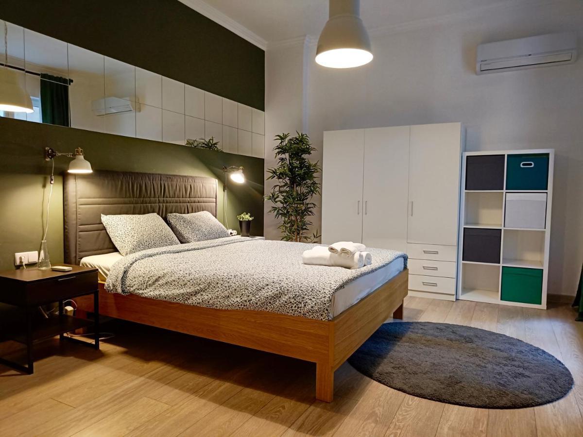 Newly Refurbished Apartment In The City Center Sófia Exterior foto