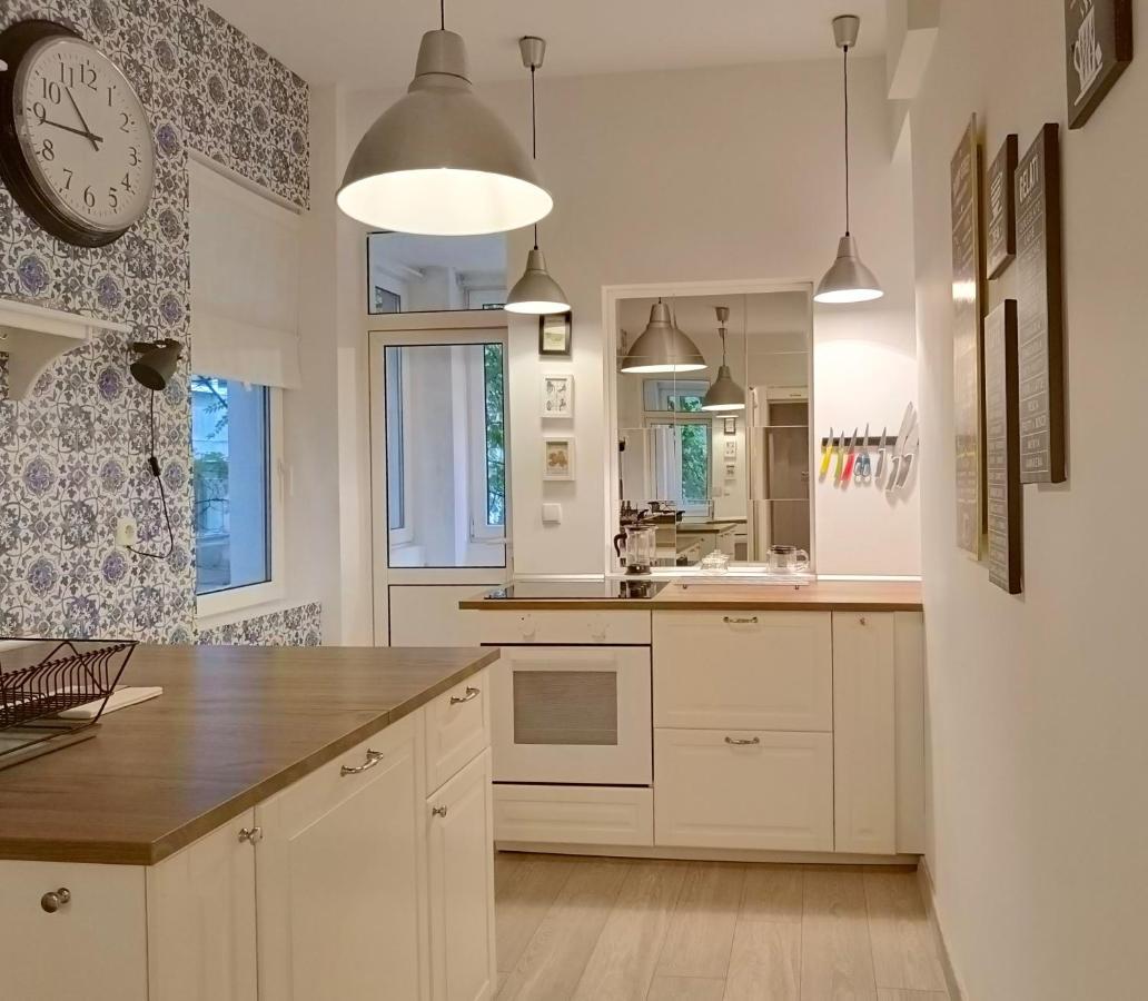 Newly Refurbished Apartment In The City Center Sófia Exterior foto