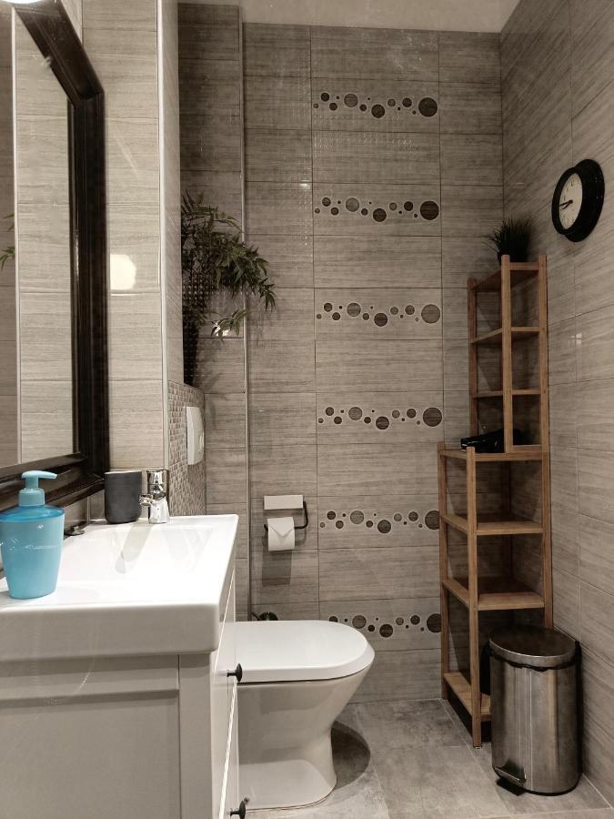 Newly Refurbished Apartment In The City Center Sófia Exterior foto