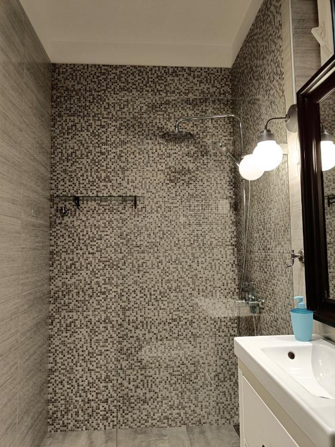 Newly Refurbished Apartment In The City Center Sófia Exterior foto