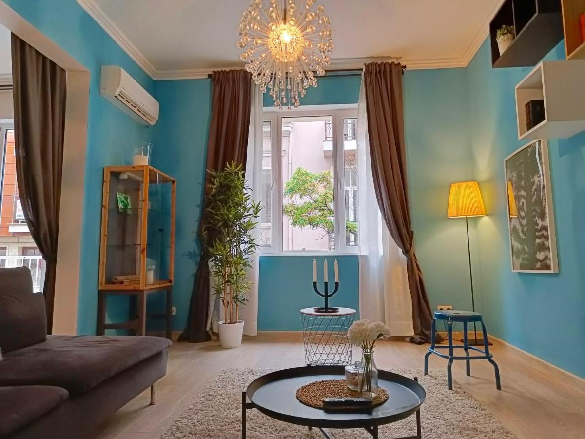 Newly Refurbished Apartment In The City Center Sófia Exterior foto