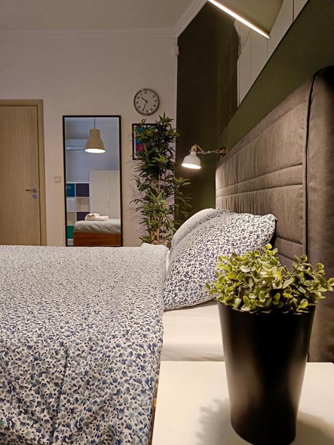 Newly Refurbished Apartment In The City Center Sófia Exterior foto