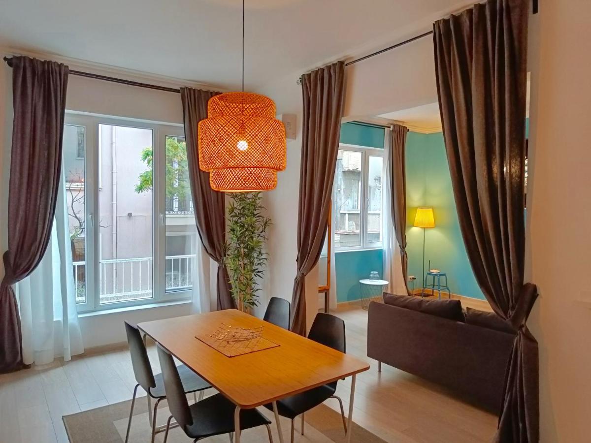 Newly Refurbished Apartment In The City Center Sófia Exterior foto