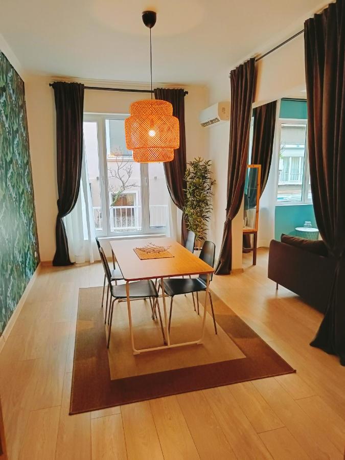 Newly Refurbished Apartment In The City Center Sófia Exterior foto