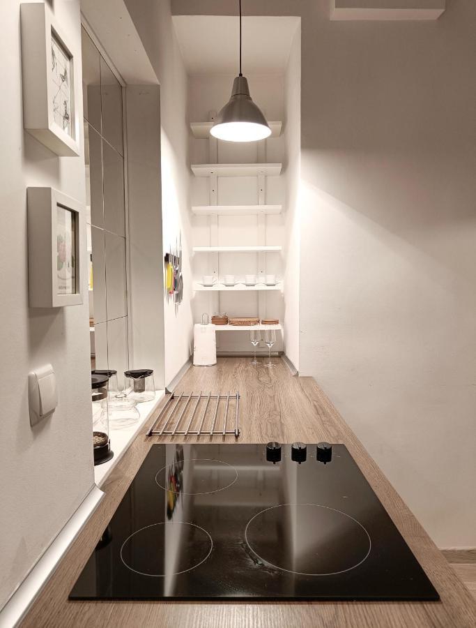 Newly Refurbished Apartment In The City Center Sófia Exterior foto